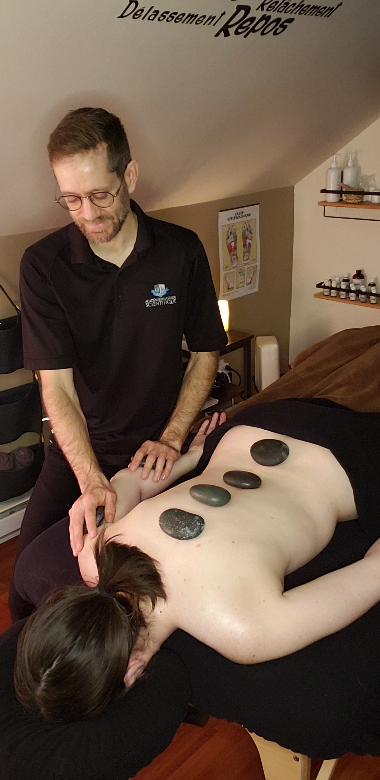 Massage aux pierres chaudes